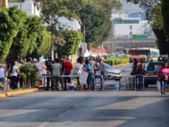 Vecinos de Cuernavaca bloquean Avenida Emiliano Zapata por falta de agua.